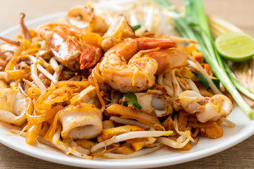Pad Thai Seafood - Stir fried noodles with shrimps, squid or octopus and tofu