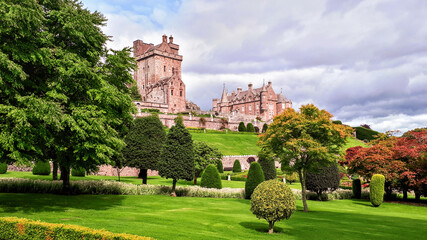 Obraz premium Drummond Castle and it's beautiful Gardens in Perthshire, Scotland.