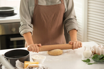 Obraz na płótnie Canvas Woman cooking spinach tart in kitchen