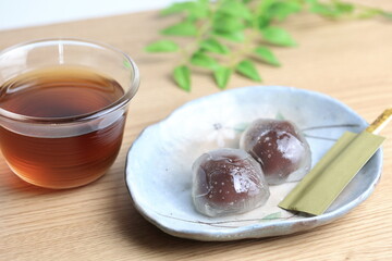 小皿に乗ったくず餅