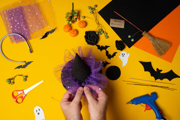 DIY Halloween witch hat. Halloween craft step by step instructions. Handmade witch hat for a child to celebrate Halloween. Step 8.
