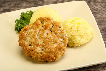 Chicken cutlet with mashed potato