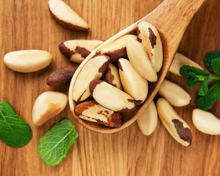 Spoon with Brazil nuts