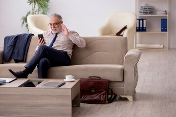 Old businessman employee waiting for business meeting