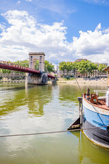 Obraz premium Promenade sur les berges de la Saône à Lyon