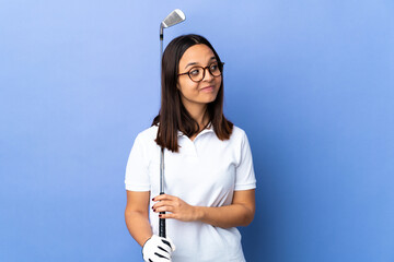Young golfer woman over isolated colorful background scheming something