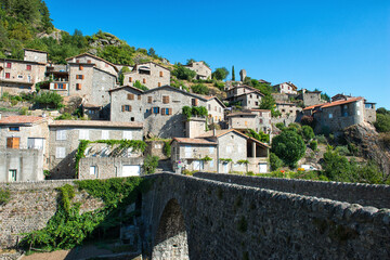 Fototapeta na wymiar Jaujac, village des Ardèche