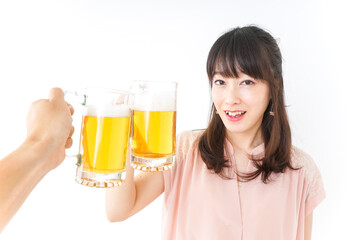 ビールを飲む若い女性 © maroke