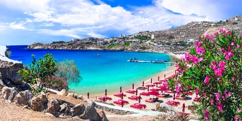 Fototapeten Greece summer holidays. Cyclades .Most famous and beautiful beaches of Mykonos island - Super Paradise beach popular tourist resort © Freesurf