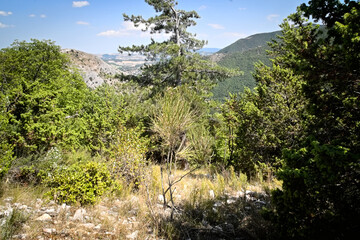 Sentiero 274 a Cagli nelle Marche, in estate 