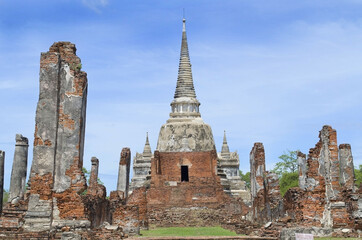 Obraz premium Ancient Thai style Chedi or pagoda in Ayutthaya Historical Park in Ayutthaya Province, Thailand, public domain