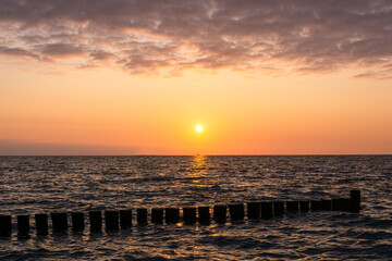 Sonnenuntergang Ostsee Wellenbrecher