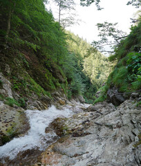 Fototapeta na wymiar Am Rotschitza Wasserfall und Klettersteig bei Faak am See
