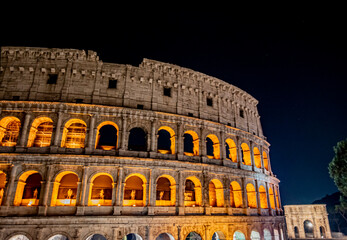 Fototapeta na wymiar panoramica del colosseo Romano detto anche Anfiteatro Flavio di notte