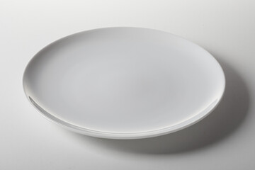 Simple plate for food serving