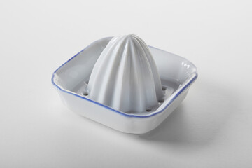 Manual white ceramic citrus squeezer