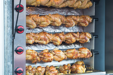 Poulets rôtis en vente au marché