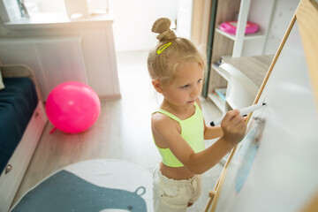 painting beautiful little girl at home 