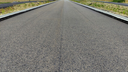 Budownictwo drogowe.  Podbudowa zasadnicza z betonu asfaltowego. © WalDec