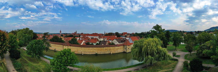 Fototapeta na wymiar Luftbild von Weißenburg bei schönem Wetter