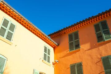 Hyères les Palmiers et façades colorées