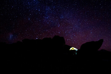 Fototapeta na wymiar valle de las rocas chile rooftop tent