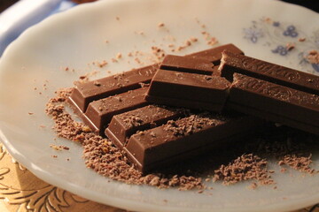 broken chocolate 