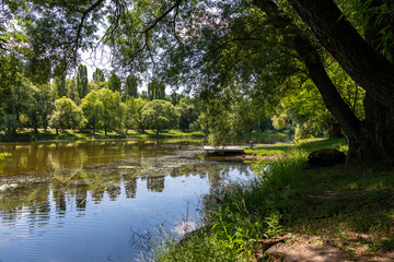 Fototapeta na wymiar View of the Vezelka River in Victory Park in the center of Belgorod