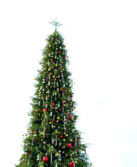 Decorated green tree with christmas toys