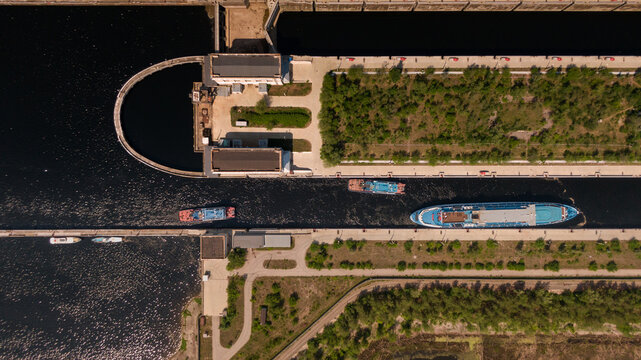 Top-view of a barge ship passing by the gateway