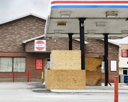 Gas Station Business Closed & Empty