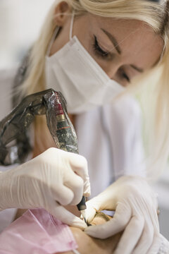 Cosmetologist doing micropigmentation
