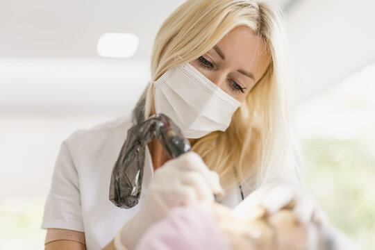 Cosmetologist doing micropigmentation