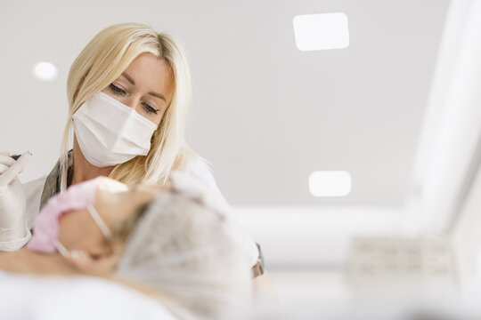 Cosmetologist doing micropigmentation