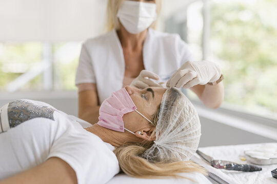 Cosmetologist doing micropigmentation