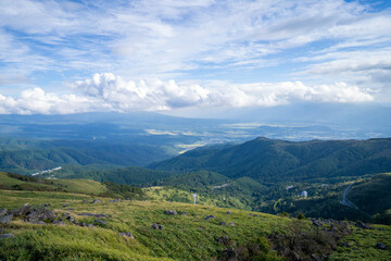 Fototapeta na wymiar 長野県諏訪市の霧ヶ峰を登山している風景 A view of climbing Kirigamine Peak in Suwa City, Nagano Prefecture.
