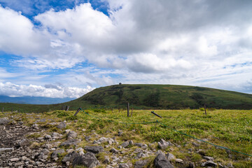 長野県諏訪市の霧ヶ峰を登山している風景 A view of climbing Kirigamine Peak in Suwa City, Nagano Prefecture.