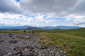 長野県諏訪市の霧ヶ峰を登山している風景 A view of climbing Kirigamine Peak in Suwa City, Nagano Prefecture.
