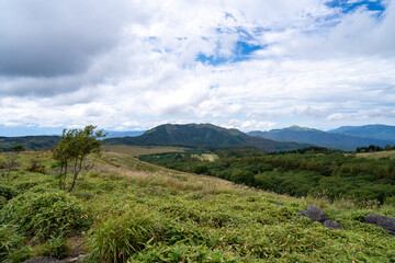 Naklejka premium 長野県諏訪市の霧ヶ峰を登山している風景 A view of climbing Kirigamine Peak in Suwa City, Nagano Prefecture.
