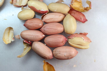 Peeled peanut with shells