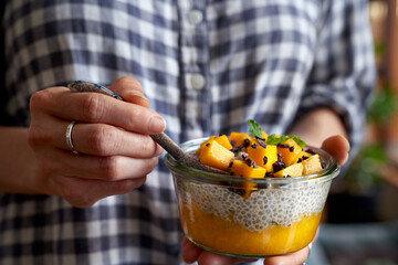 mango chia pudding