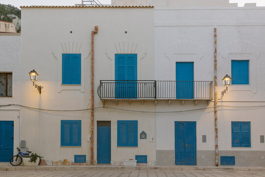 Houses in the village of Marettimo 