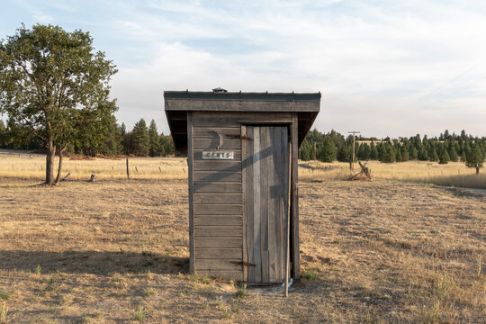Outhouse for gents