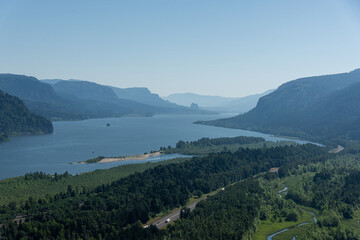Fototapeta na wymiar Summer views of the beautiful Columbia River Gorge, Oregon