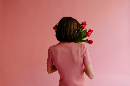 model on pink with tulips