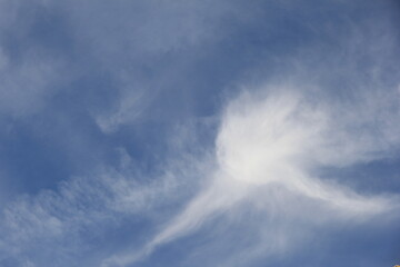 爽やかな青空と白い雲