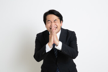 中年の日本人サラリーマン男性