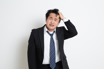 中年のサラリーマン日本人男性