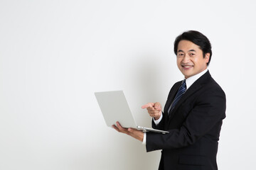 中年のサラリーマン日本人男性