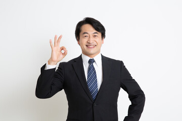 中年のサラリーマン日本人男性